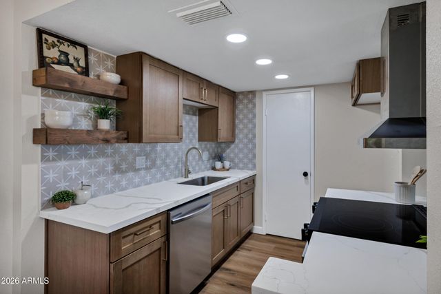 10208 N 8TH Place B, Phoenix, AZ 85020