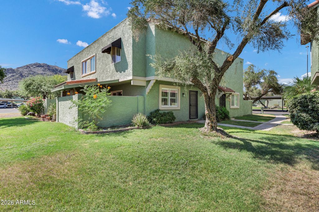 10208 N 8TH Place B, Phoenix, AZ 85020