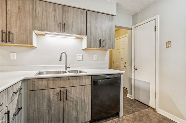 5487 Davis WAY, Virginia Beach, VA 23462