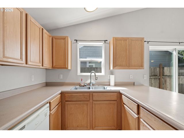 593 HANOVER St, Eugene, OR 97402