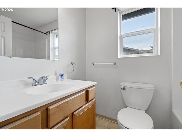 593 HANOVER St, Eugene, OR 97402