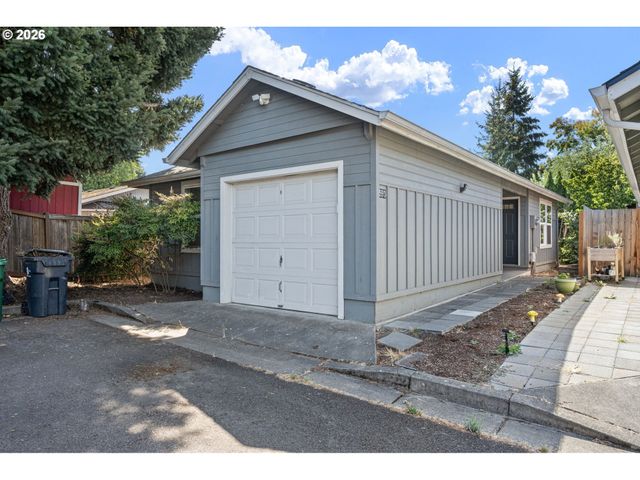 593 HANOVER St, Eugene, OR 97402