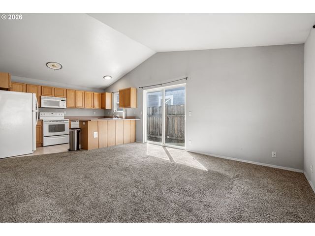 593 HANOVER St, Eugene, OR 97402