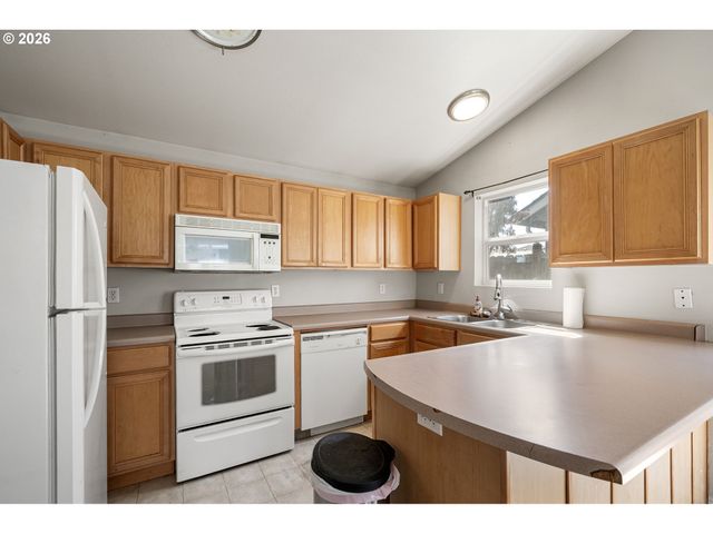 593 HANOVER St, Eugene, OR 97402