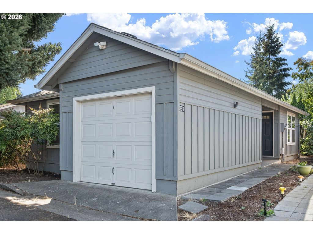 593 HANOVER St, Eugene, OR 97402