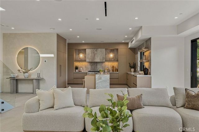 12408 Cumpston, Valley Village, CA 91607
