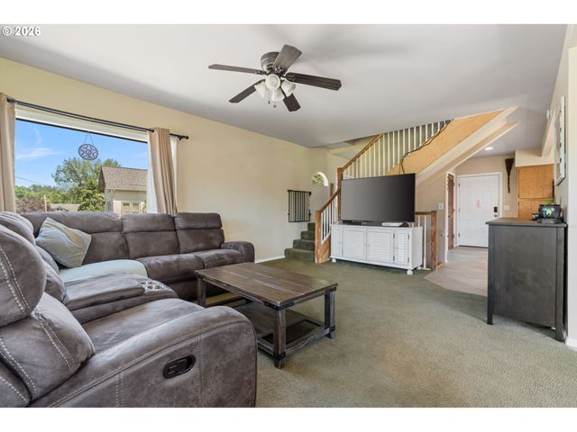 1122 Se 1ST St, Winlock, WA 98596