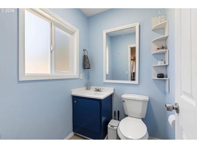 1122 Se 1ST St, Winlock, WA 98596