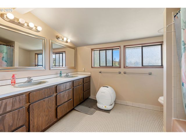 1122 Se 1ST St, Winlock, WA 98596