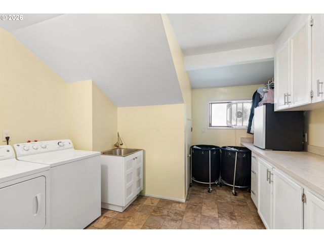 1122 Se 1ST St, Winlock, WA 98596