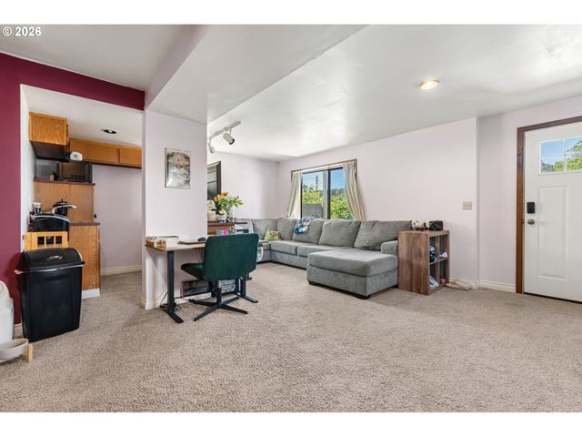 1122 Se 1ST St, Winlock, WA 98596