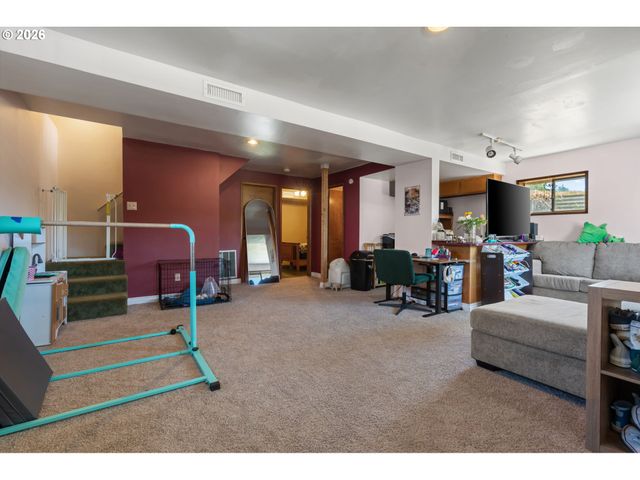 1122 Se 1ST St, Winlock, WA 98596
