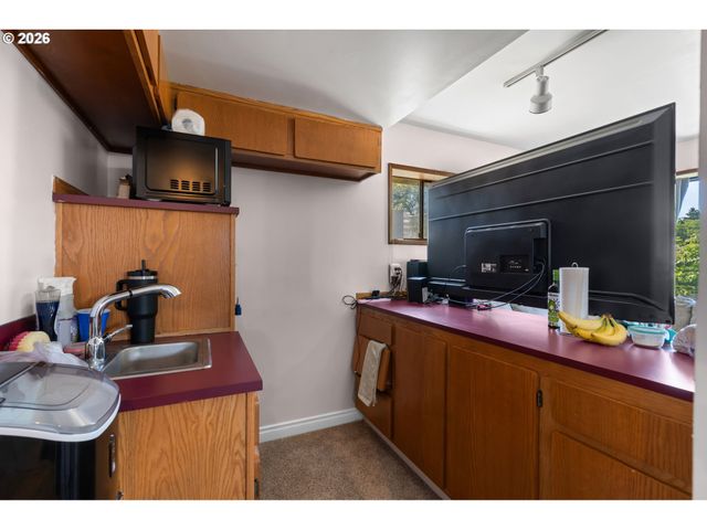 1122 Se 1ST St, Winlock, WA 98596