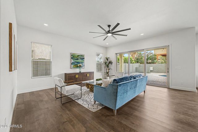 8539 W MIDWAY Avenue, Glendale, AZ 85305
