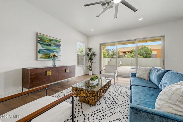 8539 W MIDWAY Avenue, Glendale, AZ 85305