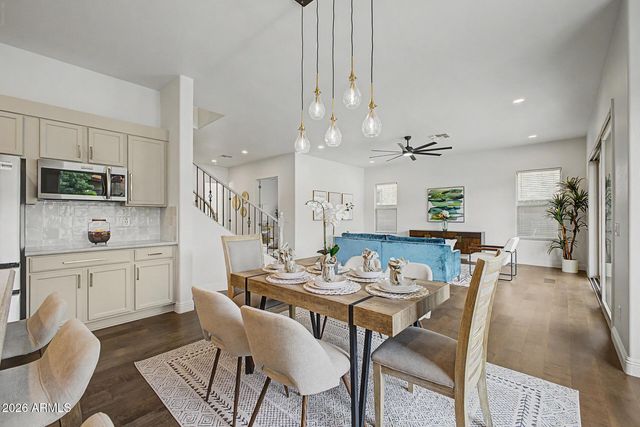 8539 W MIDWAY Avenue, Glendale, AZ 85305