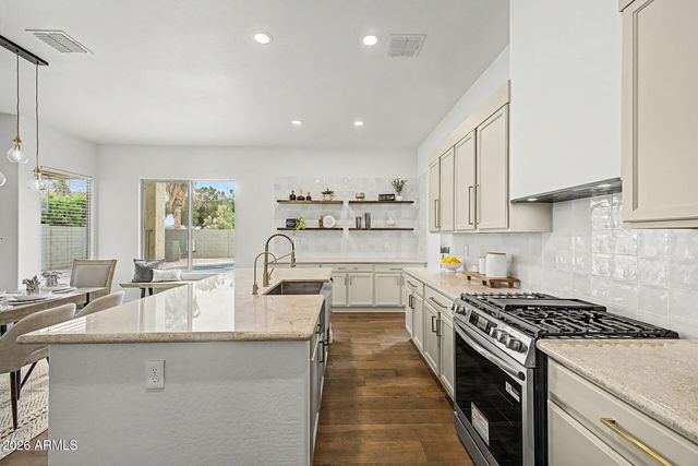 8539 W MIDWAY Avenue, Glendale, AZ 85305