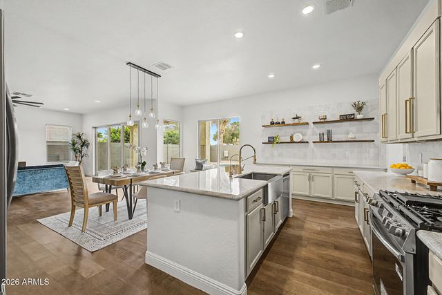 8539 W MIDWAY Avenue, Glendale, AZ 85305