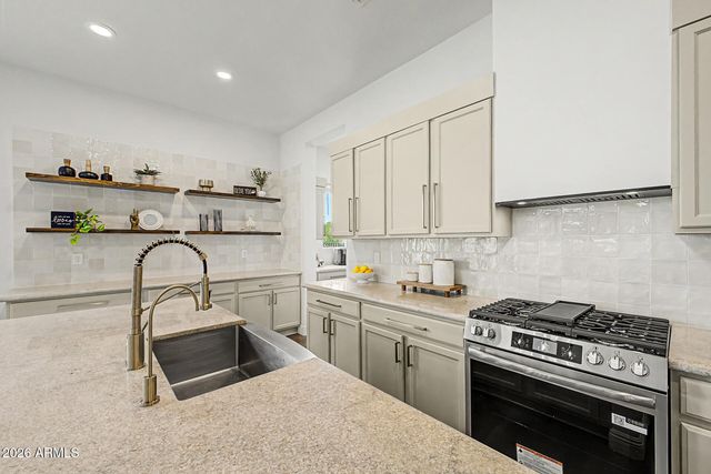 8539 W MIDWAY Avenue, Glendale, AZ 85305