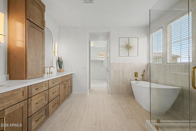 8539 W MIDWAY Avenue, Glendale, AZ 85305