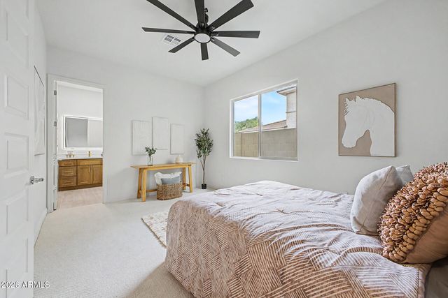 8539 W MIDWAY Avenue, Glendale, AZ 85305