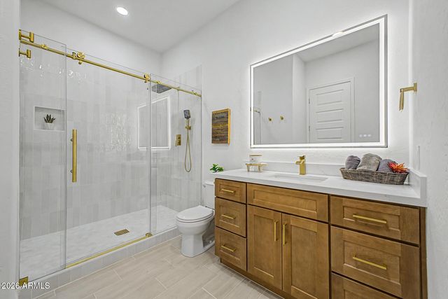 8539 W MIDWAY Avenue, Glendale, AZ 85305