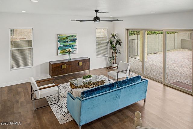 8539 W MIDWAY Avenue, Glendale, AZ 85305