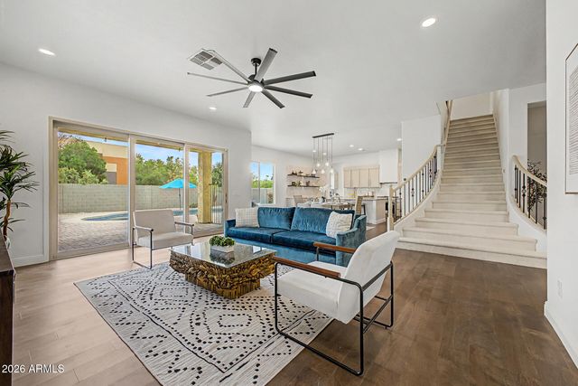 8539 W MIDWAY Avenue, Glendale, AZ 85305