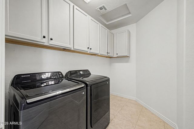 8539 W MIDWAY Avenue, Glendale, AZ 85305