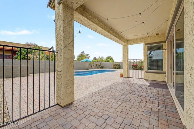 8539 W MIDWAY Avenue, Glendale, AZ 85305