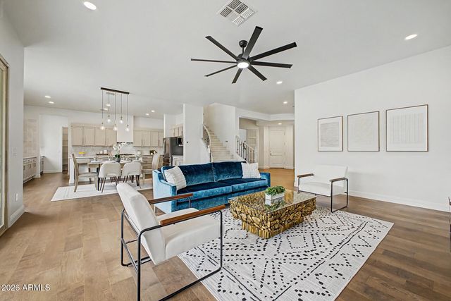 8539 W MIDWAY Avenue, Glendale, AZ 85305
