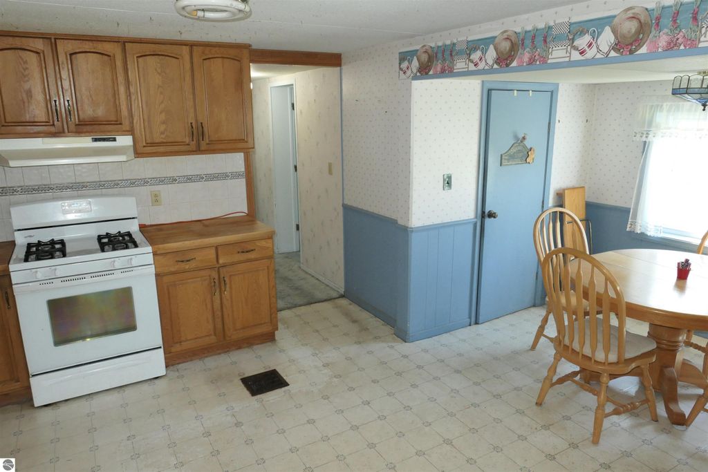 Image 10 of property listing at 1078 Duquesa Drive, Weidman, MI 48893