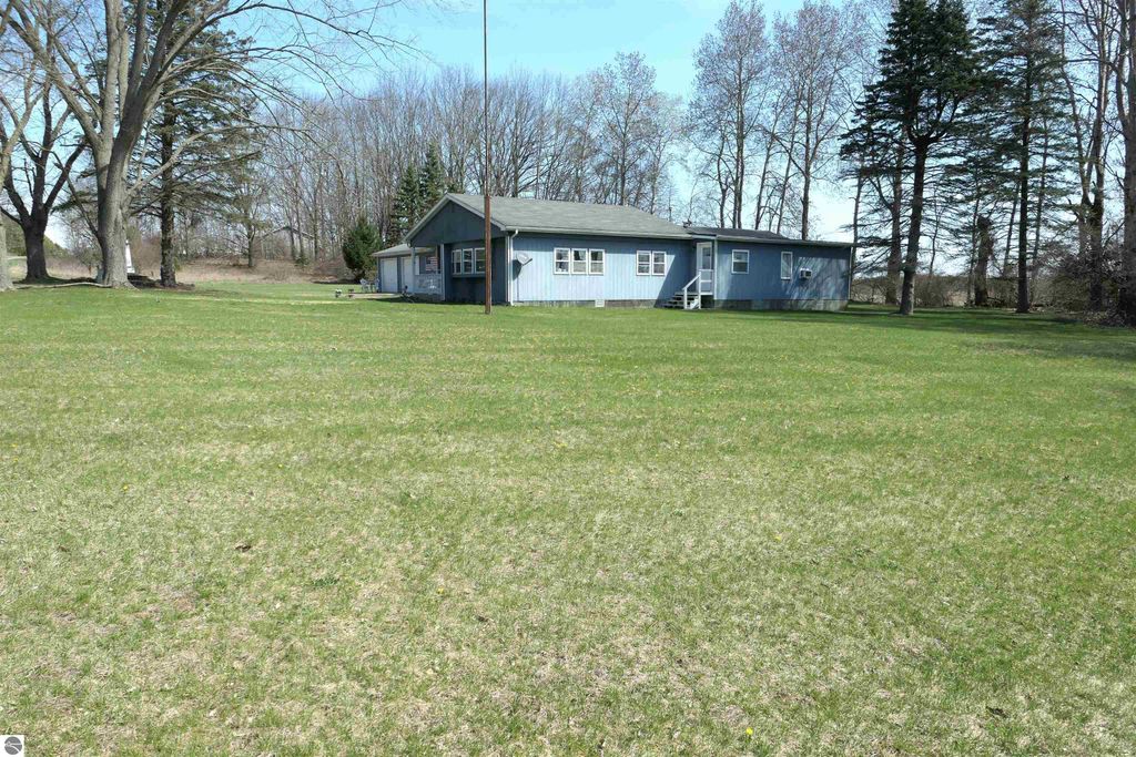 Image 26 of property listing at 1078 Duquesa Drive, Weidman, MI 48893