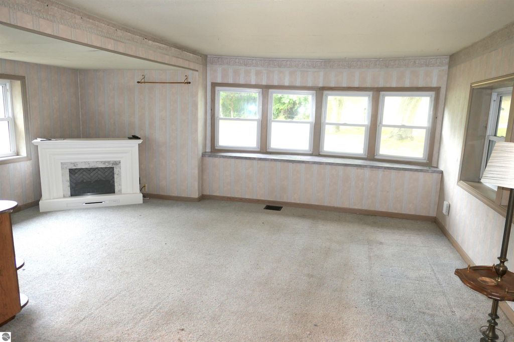 Image 3 of property listing at 1078 Duquesa Drive, Weidman, MI 48893