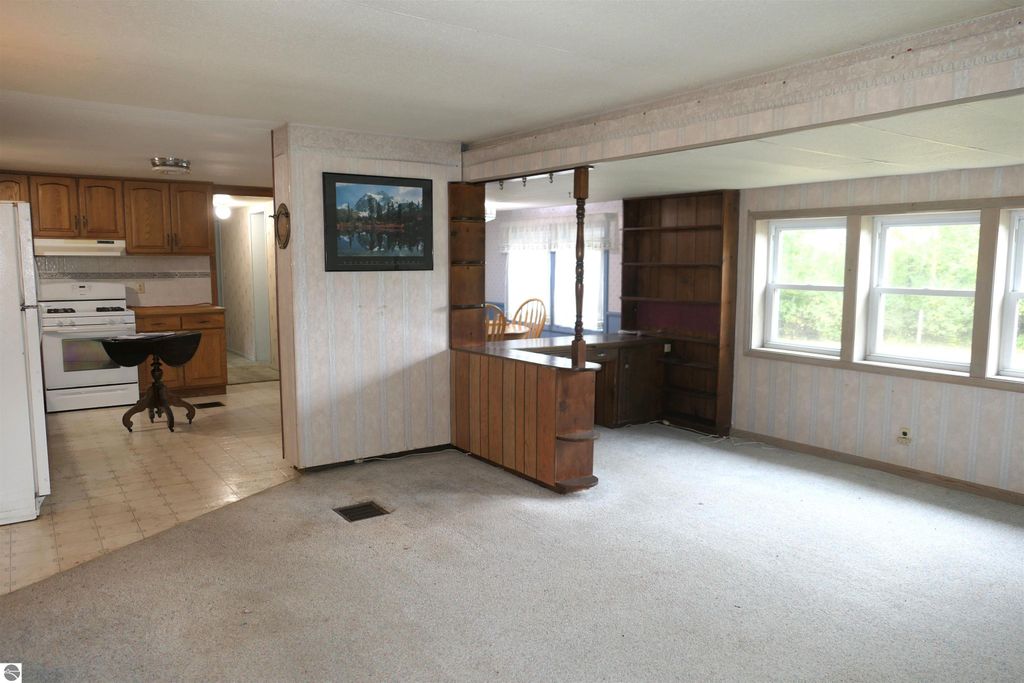 Image 5 of property listing at 1078 Duquesa Drive, Weidman, MI 48893