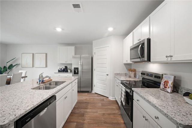 1085 Lakes Boulevard, Brunswick, GA 31525