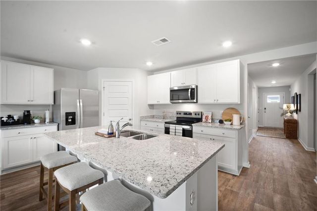 1085 Lakes Boulevard, Brunswick, GA 31525
