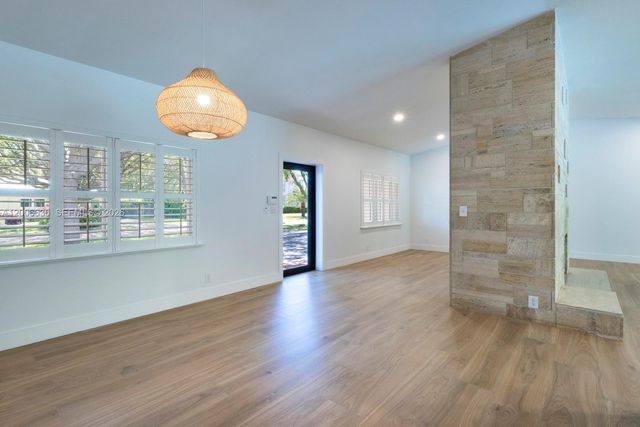 13050 SW 71st Ave, Pinecrest, FL 33156