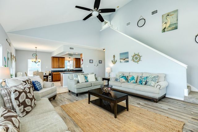 119 Bay Avenue, Surfside Beach, TX 77541