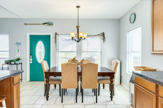 119 Bay Avenue, Surfside Beach, TX 77541