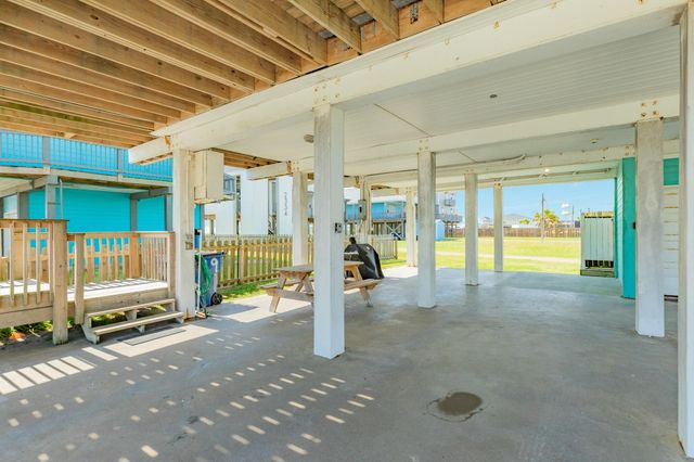 119 Bay Avenue, Surfside Beach, TX 77541