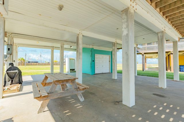 119 Bay Avenue, Surfside Beach, TX 77541