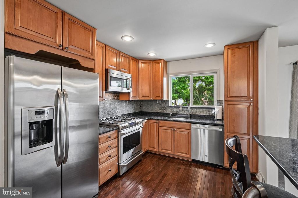 Image 14 of property listing at 129 VALLEY RUN DR, Cherry Hill, NJ 08002