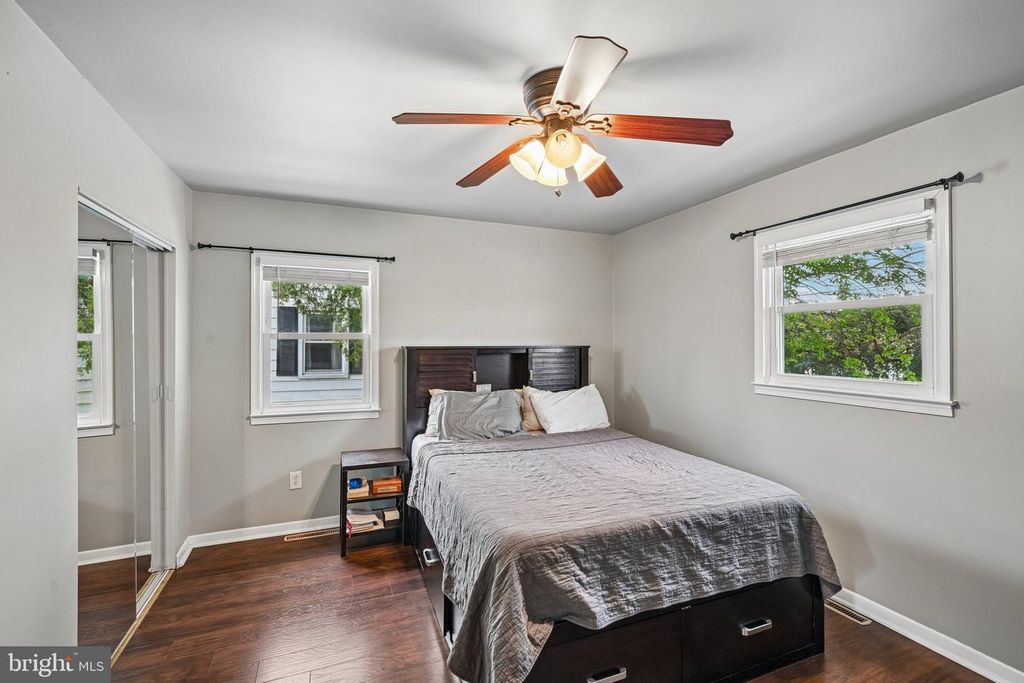 Image 17 of property listing at 129 VALLEY RUN DR, Cherry Hill, NJ 08002