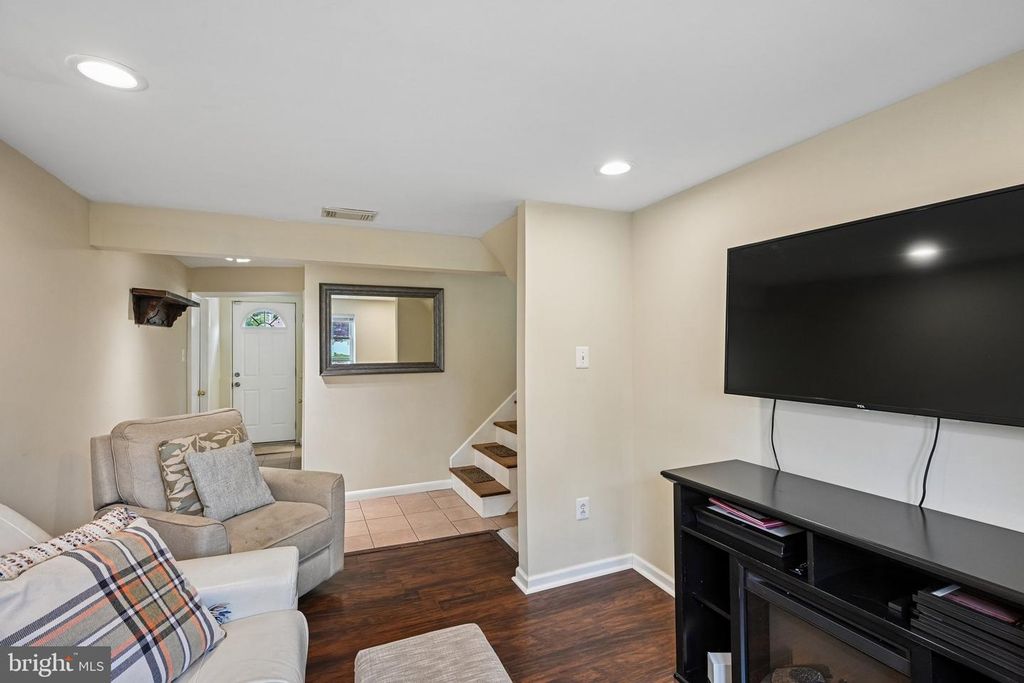 Image 26 of property listing at 129 VALLEY RUN DR, Cherry Hill, NJ 08002