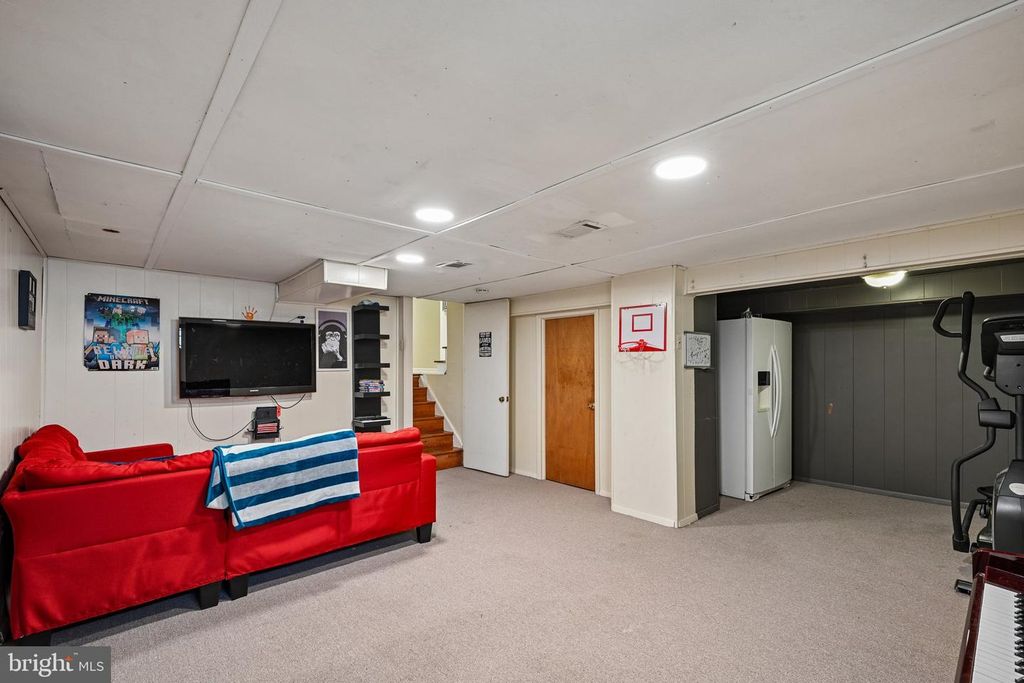 Image 29 of property listing at 129 VALLEY RUN DR, Cherry Hill, NJ 08002