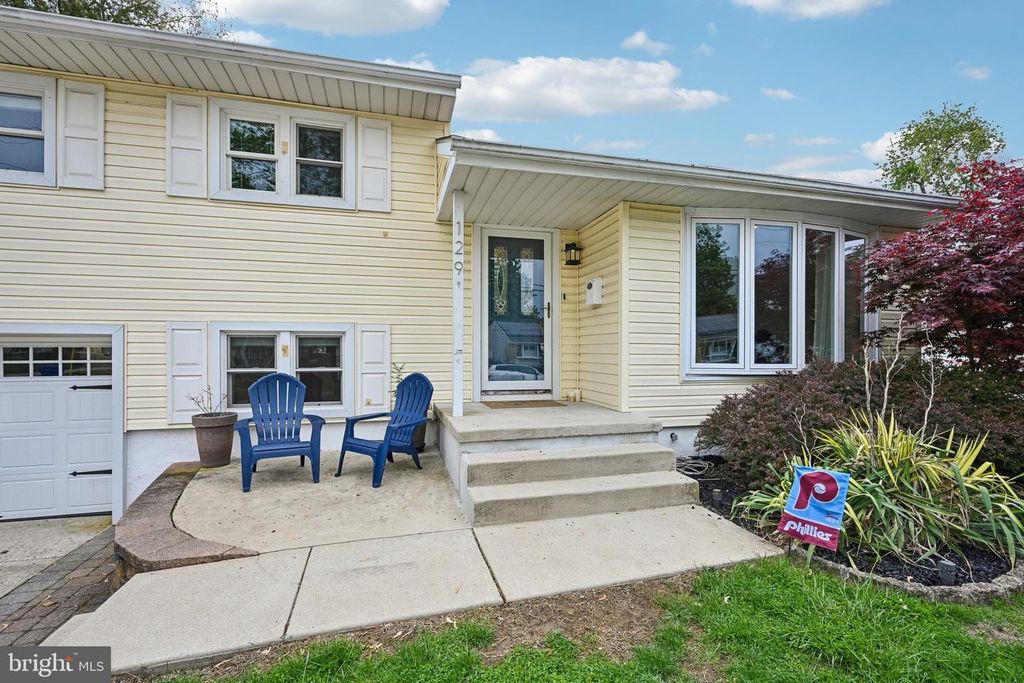 Image 3 of property listing at 129 VALLEY RUN DR, Cherry Hill, NJ 08002