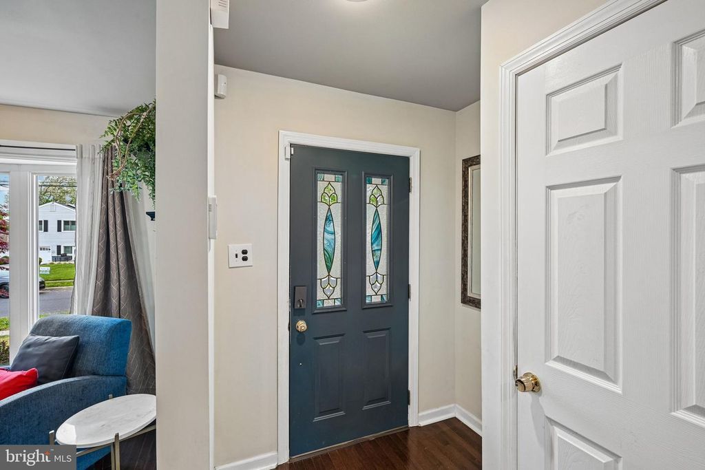 Image 4 of property listing at 129 VALLEY RUN DR, Cherry Hill, NJ 08002