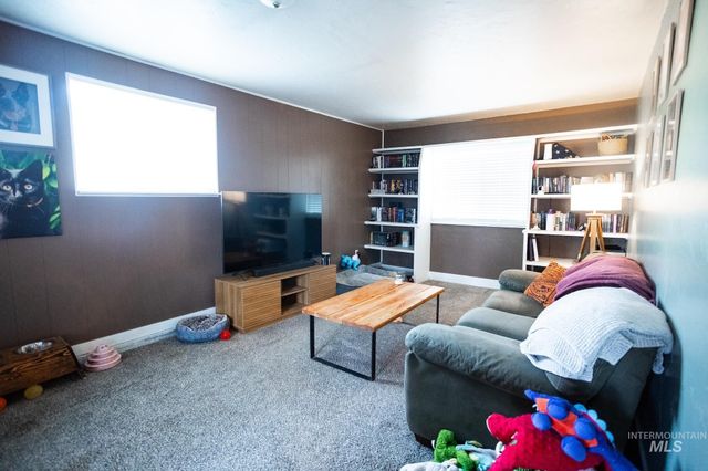 704 Hudson Dr., Nampa, ID 83651