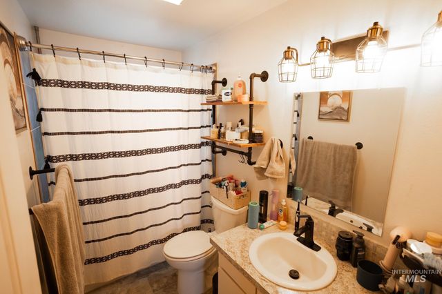 704 Hudson Dr., Nampa, ID 83651